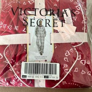 NWT Victoria’s Secret Flannel long pajama set Size Small- Short up to 5”4.